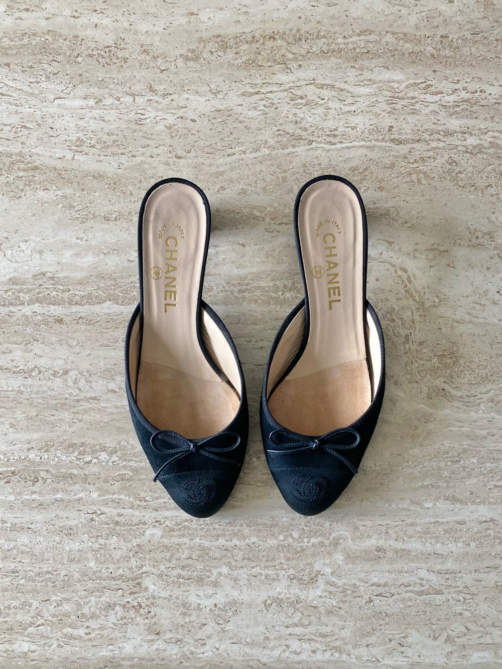 Vintage Chanel CC Bow Cap Toe Kitten Heel Mules